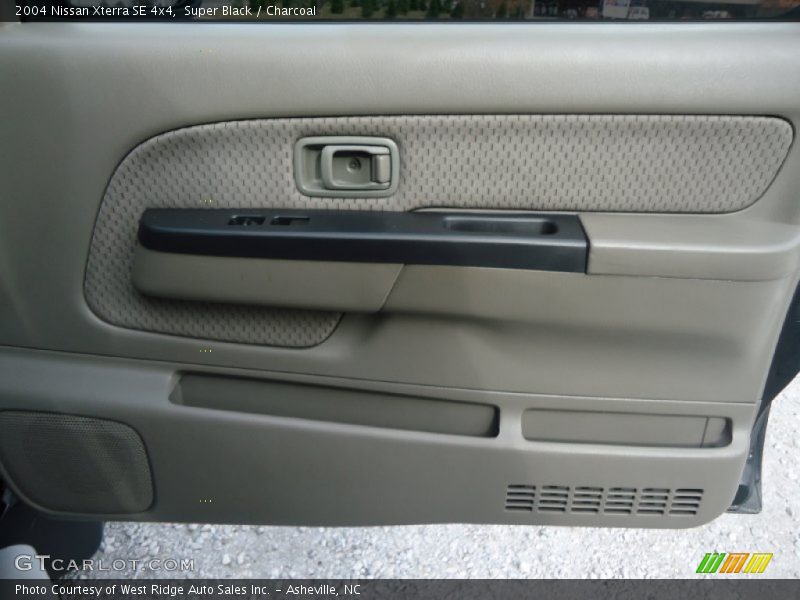 Super Black / Charcoal 2004 Nissan Xterra SE 4x4