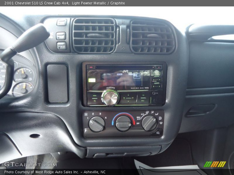 Light Pewter Metallic / Graphite 2001 Chevrolet S10 LS Crew Cab 4x4