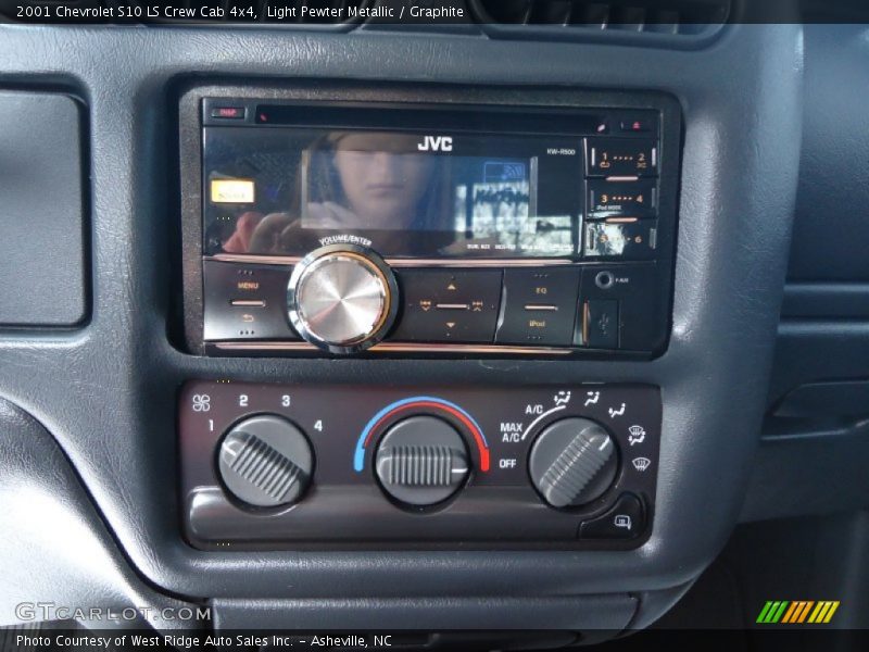 Light Pewter Metallic / Graphite 2001 Chevrolet S10 LS Crew Cab 4x4