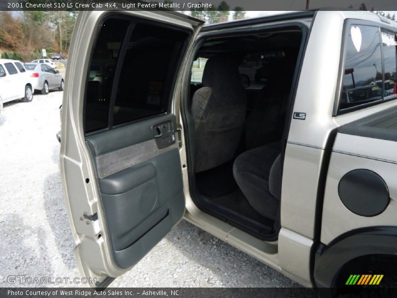 Light Pewter Metallic / Graphite 2001 Chevrolet S10 LS Crew Cab 4x4