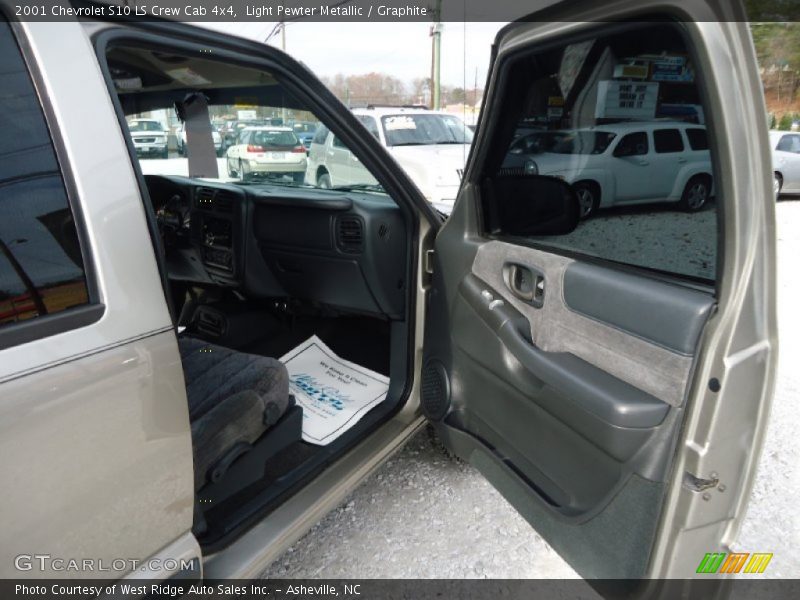 Light Pewter Metallic / Graphite 2001 Chevrolet S10 LS Crew Cab 4x4
