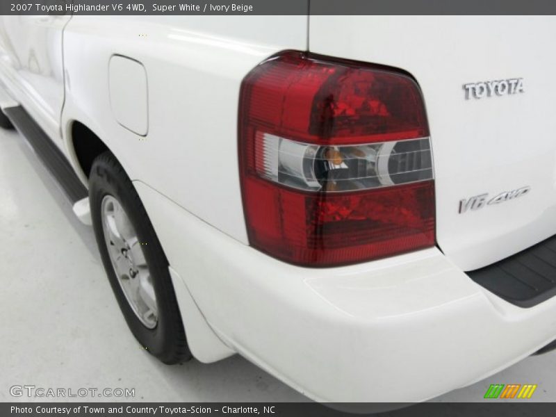 Super White / Ivory Beige 2007 Toyota Highlander V6 4WD