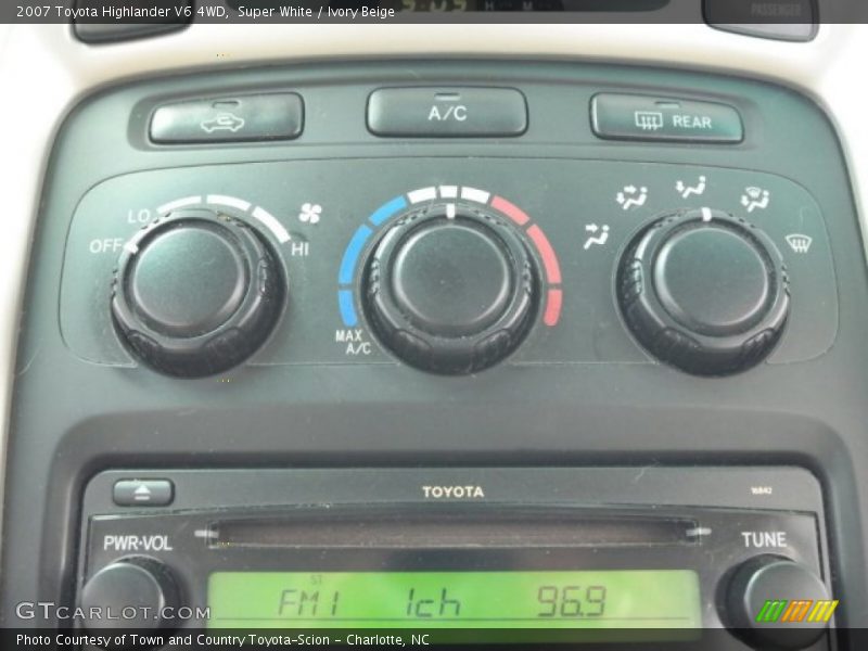 Super White / Ivory Beige 2007 Toyota Highlander V6 4WD