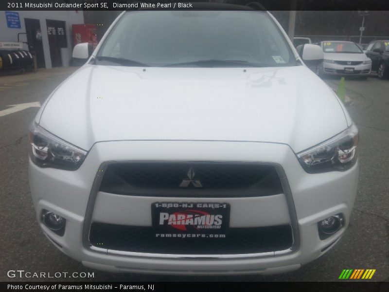 Diamond White Pearl / Black 2011 Mitsubishi Outlander Sport SE