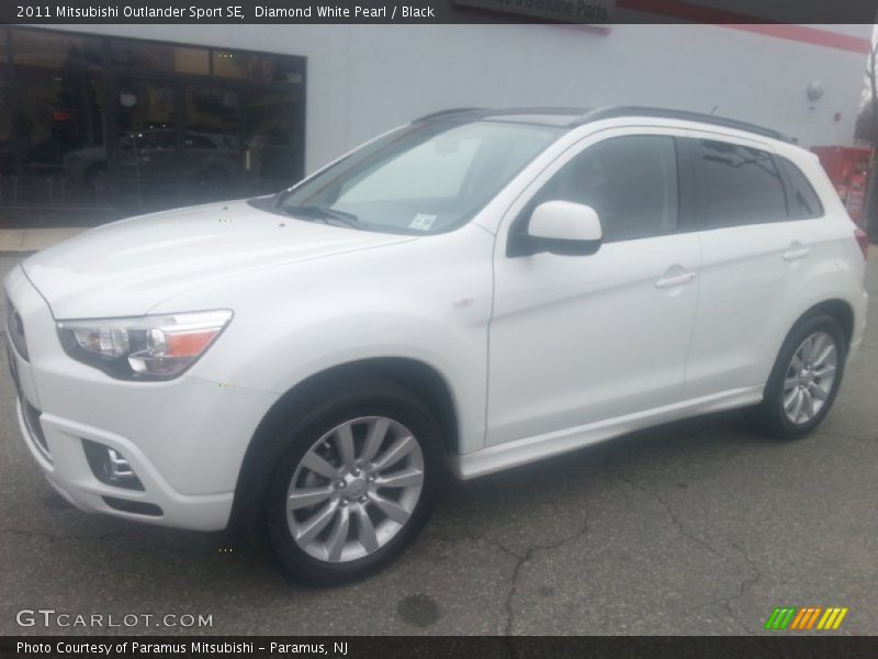 Diamond White Pearl / Black 2011 Mitsubishi Outlander Sport SE