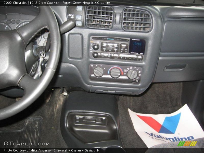 Forest Green Metallic / Graphite 2002 Chevrolet S10 LS Crew Cab 4x4