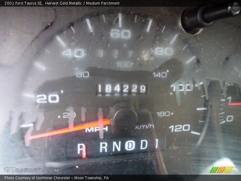 Harvest Gold Metallic / Medium Parchment 2001 Ford Taurus SE