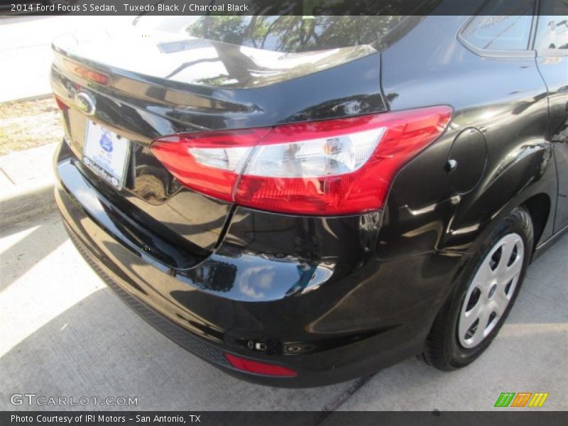 Tuxedo Black / Charcoal Black 2014 Ford Focus S Sedan