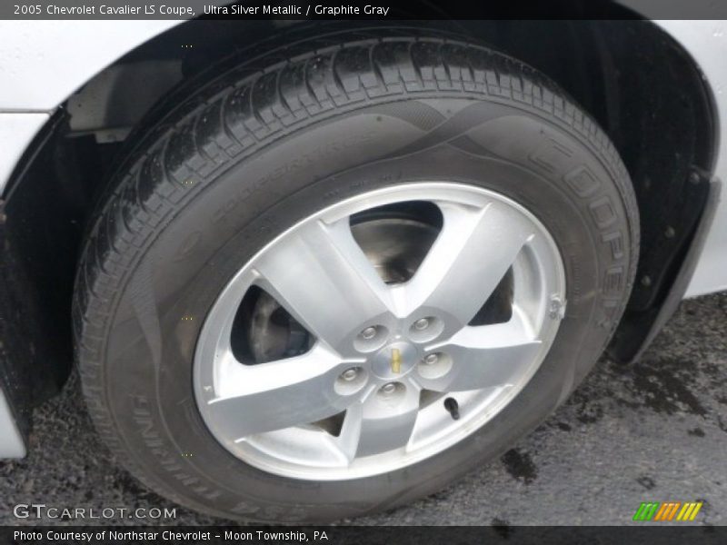Ultra Silver Metallic / Graphite Gray 2005 Chevrolet Cavalier LS Coupe