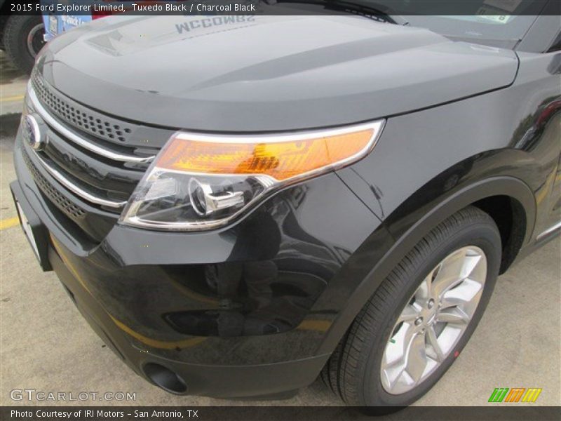 Tuxedo Black / Charcoal Black 2015 Ford Explorer Limited
