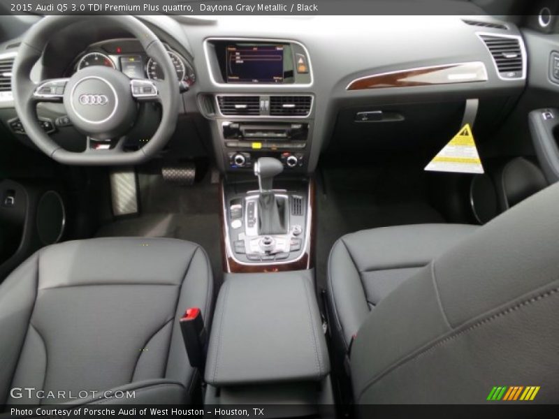 Dashboard of 2015 Q5 3.0 TDI Premium Plus quattro