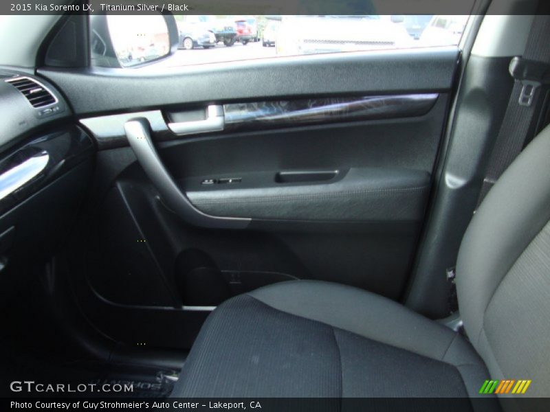 Titanium Silver / Black 2015 Kia Sorento LX