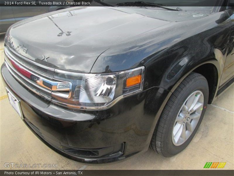 Tuxedo Black / Charcoal Black 2014 Ford Flex SE