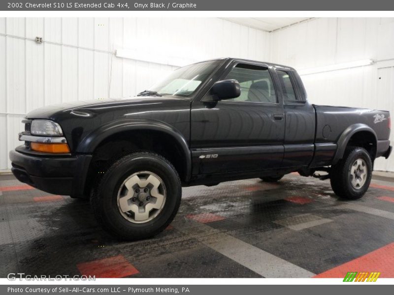 Onyx Black / Graphite 2002 Chevrolet S10 LS Extended Cab 4x4