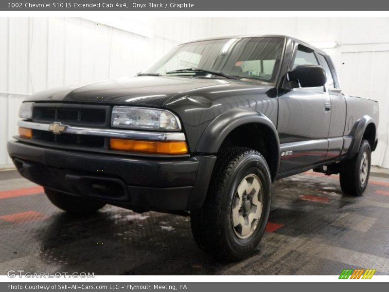 Onyx Black / Graphite 2002 Chevrolet S10 LS Extended Cab 4x4