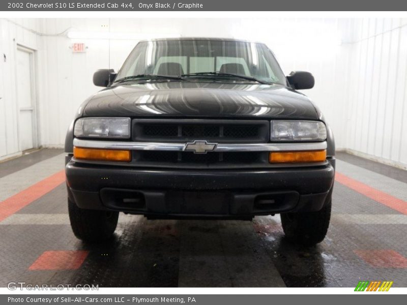 Onyx Black / Graphite 2002 Chevrolet S10 LS Extended Cab 4x4