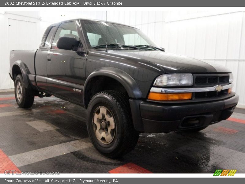 Onyx Black / Graphite 2002 Chevrolet S10 LS Extended Cab 4x4