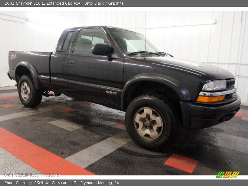 Onyx Black / Graphite 2002 Chevrolet S10 LS Extended Cab 4x4
