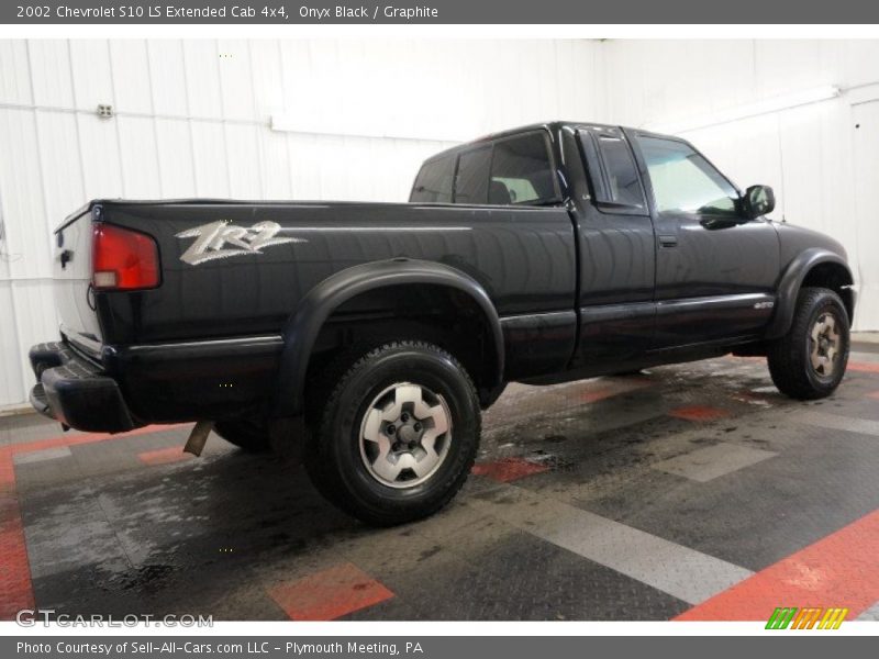 Onyx Black / Graphite 2002 Chevrolet S10 LS Extended Cab 4x4