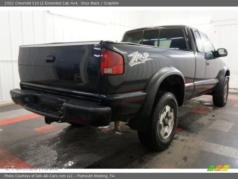 Onyx Black / Graphite 2002 Chevrolet S10 LS Extended Cab 4x4