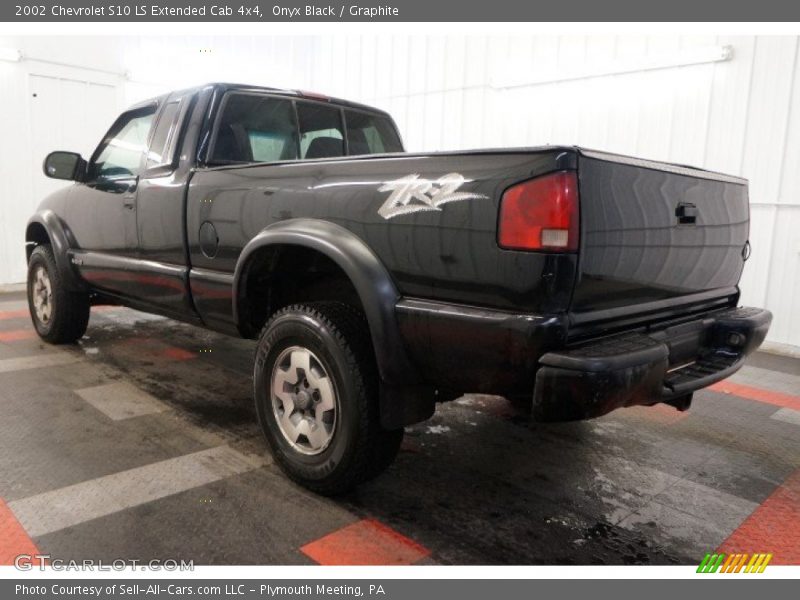 Onyx Black / Graphite 2002 Chevrolet S10 LS Extended Cab 4x4