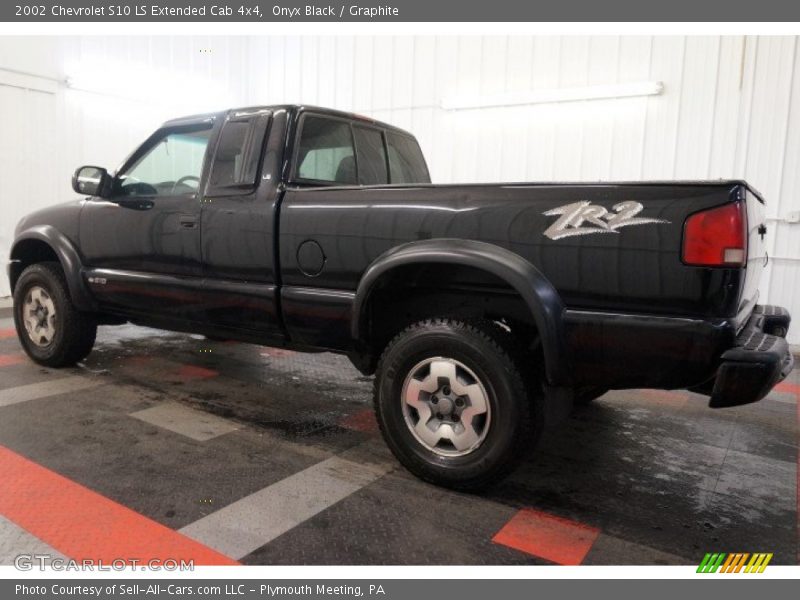Onyx Black / Graphite 2002 Chevrolet S10 LS Extended Cab 4x4