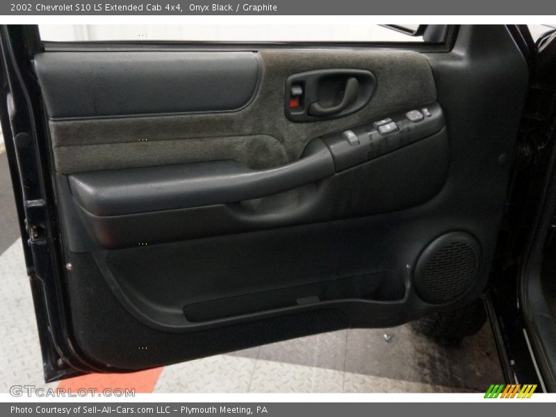 Onyx Black / Graphite 2002 Chevrolet S10 LS Extended Cab 4x4