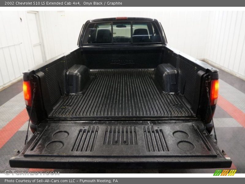 Onyx Black / Graphite 2002 Chevrolet S10 LS Extended Cab 4x4