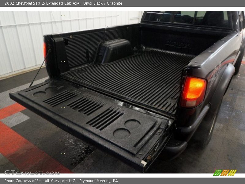 Onyx Black / Graphite 2002 Chevrolet S10 LS Extended Cab 4x4