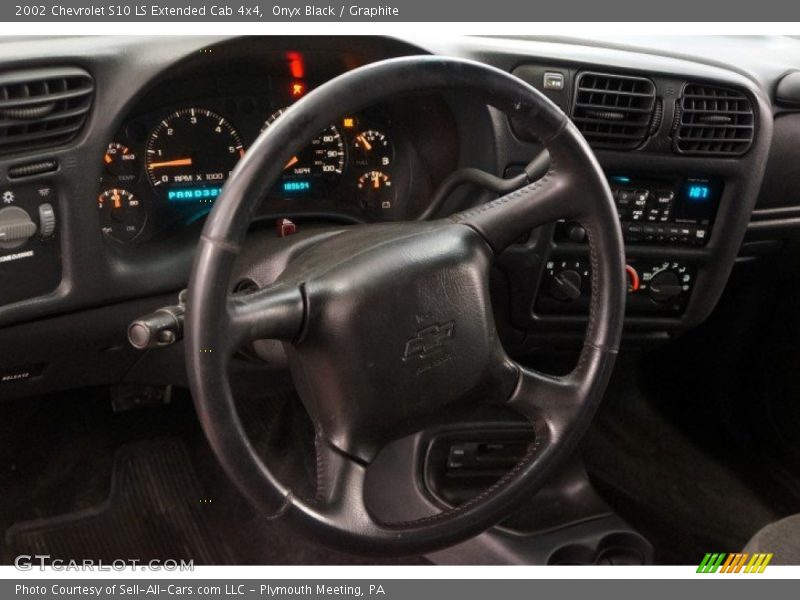 Onyx Black / Graphite 2002 Chevrolet S10 LS Extended Cab 4x4