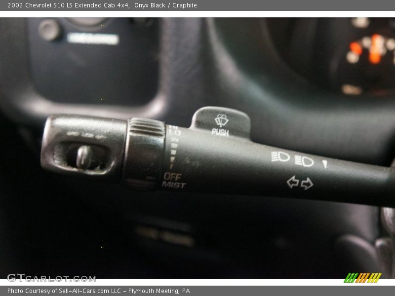 Onyx Black / Graphite 2002 Chevrolet S10 LS Extended Cab 4x4