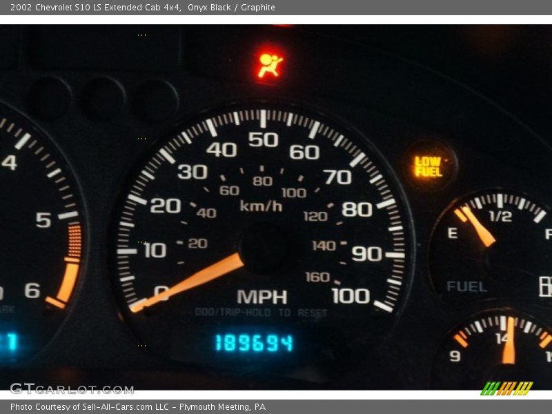 Onyx Black / Graphite 2002 Chevrolet S10 LS Extended Cab 4x4