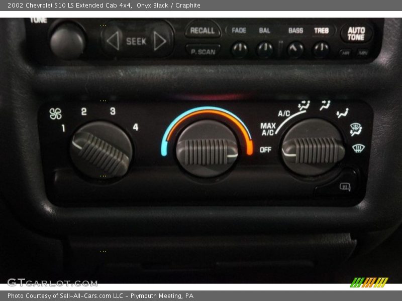 Onyx Black / Graphite 2002 Chevrolet S10 LS Extended Cab 4x4