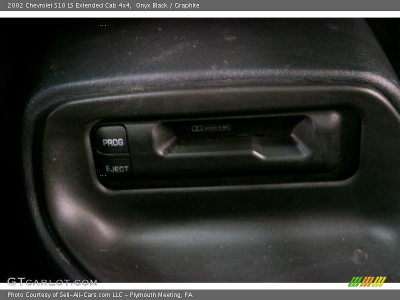 Onyx Black / Graphite 2002 Chevrolet S10 LS Extended Cab 4x4