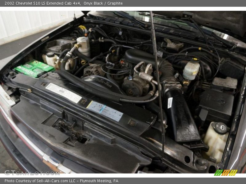 Onyx Black / Graphite 2002 Chevrolet S10 LS Extended Cab 4x4