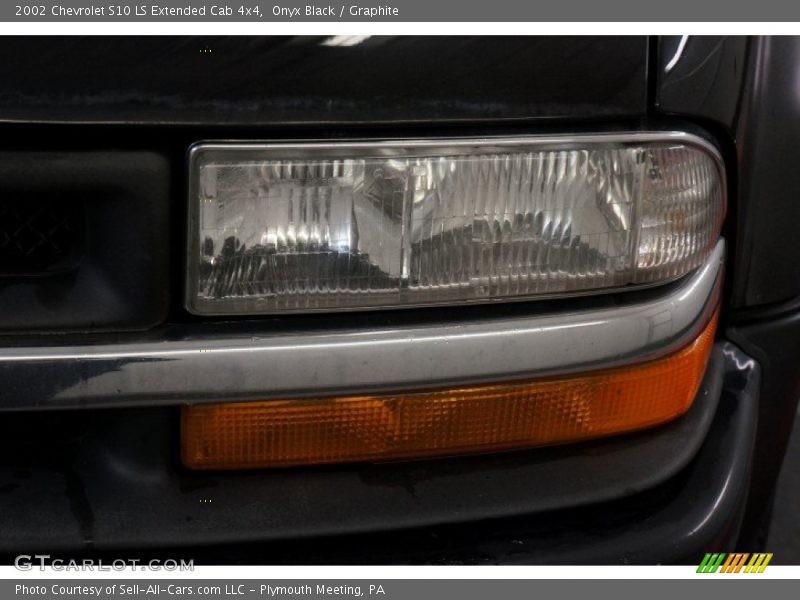 Onyx Black / Graphite 2002 Chevrolet S10 LS Extended Cab 4x4
