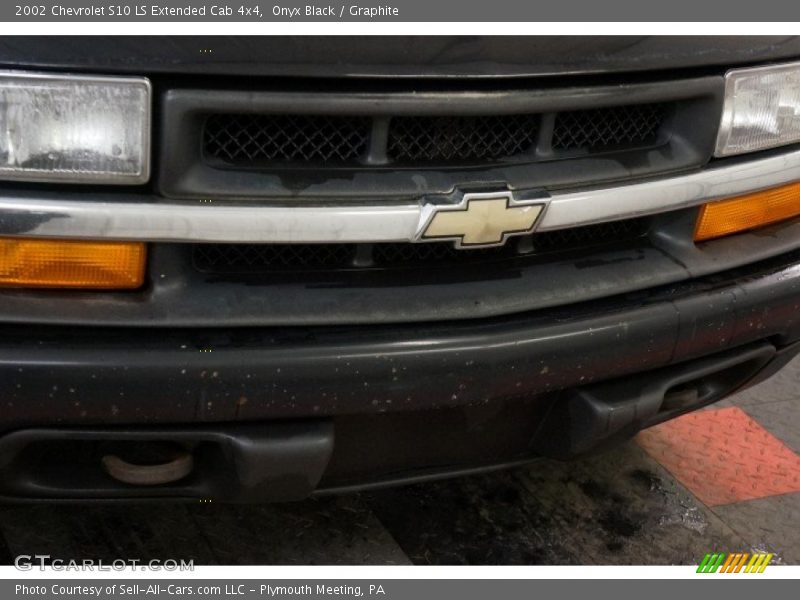 Onyx Black / Graphite 2002 Chevrolet S10 LS Extended Cab 4x4