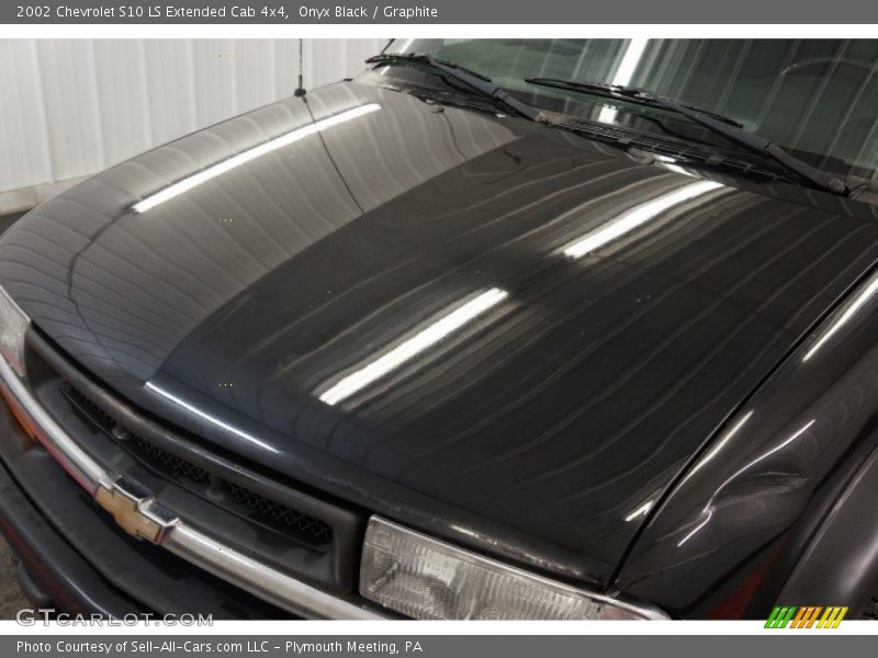 Onyx Black / Graphite 2002 Chevrolet S10 LS Extended Cab 4x4