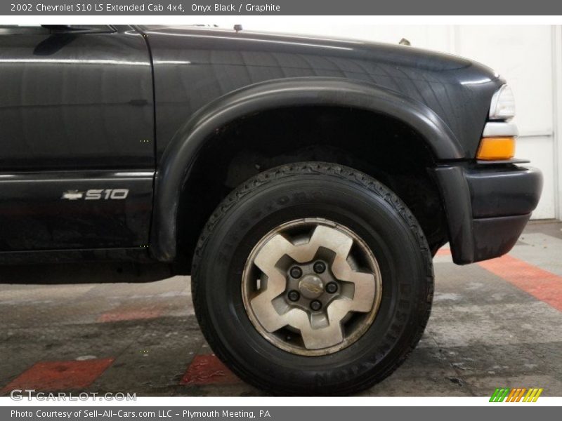 Onyx Black / Graphite 2002 Chevrolet S10 LS Extended Cab 4x4