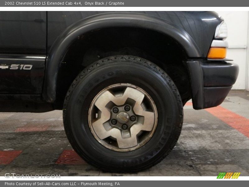 Onyx Black / Graphite 2002 Chevrolet S10 LS Extended Cab 4x4