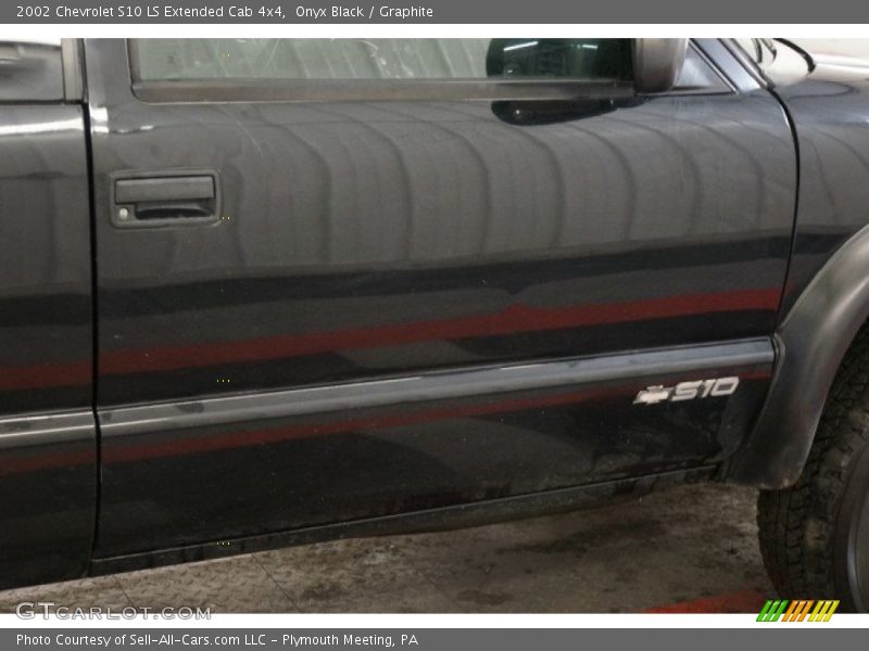 Onyx Black / Graphite 2002 Chevrolet S10 LS Extended Cab 4x4