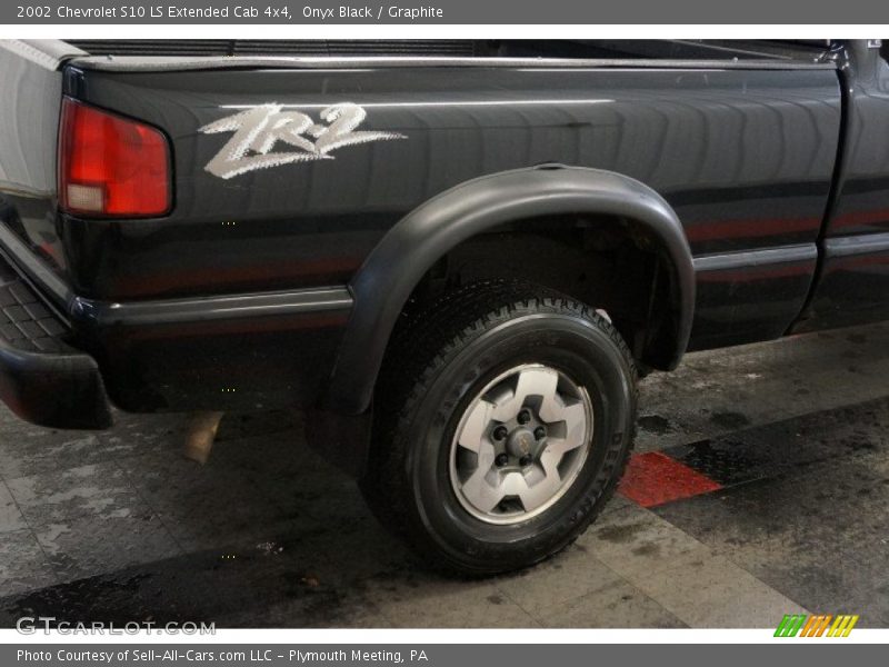 Onyx Black / Graphite 2002 Chevrolet S10 LS Extended Cab 4x4