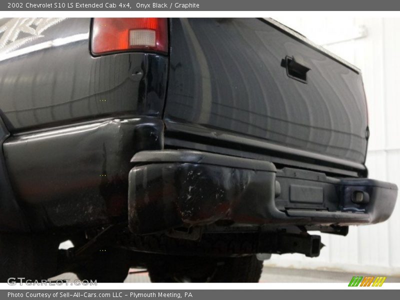 Onyx Black / Graphite 2002 Chevrolet S10 LS Extended Cab 4x4