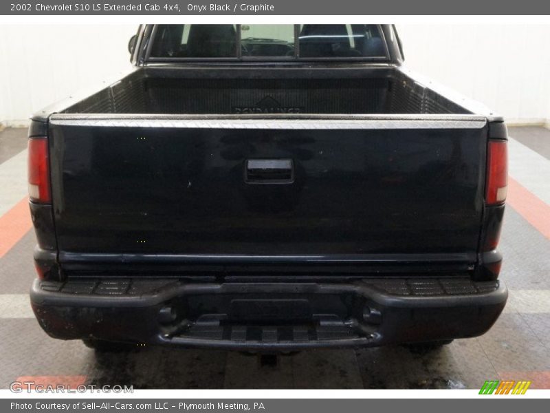 Onyx Black / Graphite 2002 Chevrolet S10 LS Extended Cab 4x4