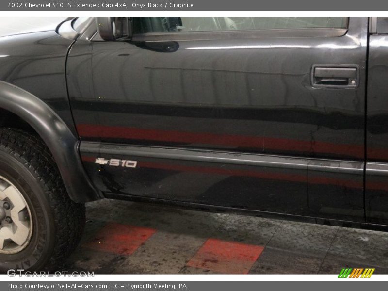 Onyx Black / Graphite 2002 Chevrolet S10 LS Extended Cab 4x4