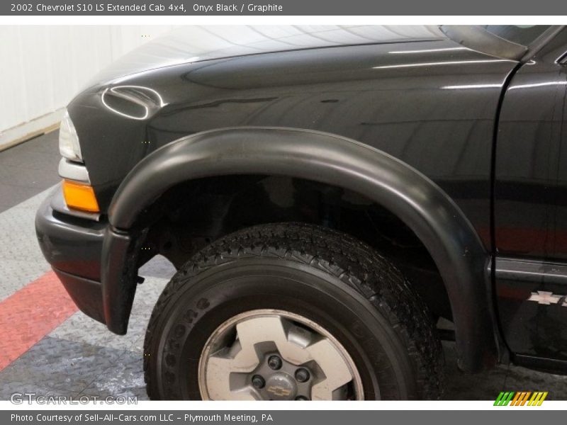 Onyx Black / Graphite 2002 Chevrolet S10 LS Extended Cab 4x4