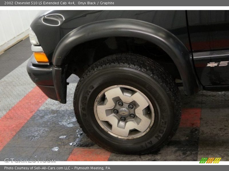 Onyx Black / Graphite 2002 Chevrolet S10 LS Extended Cab 4x4