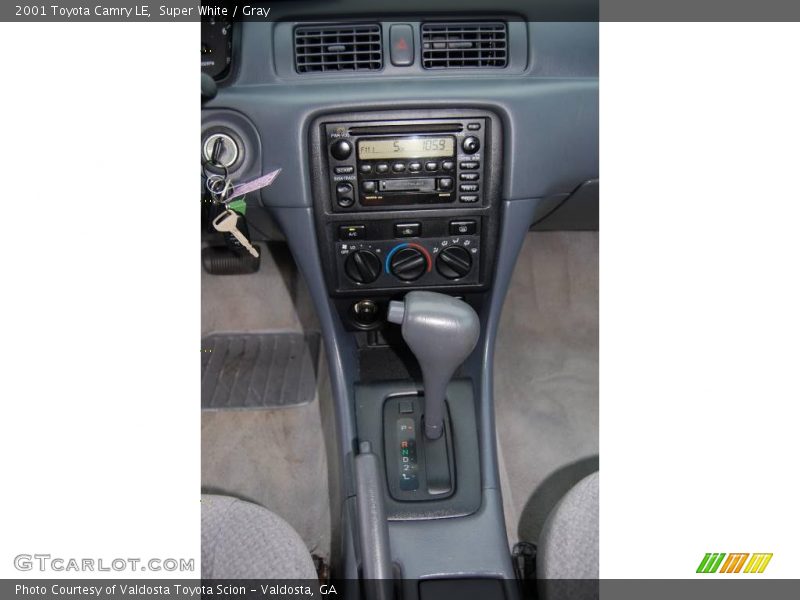 Super White / Gray 2001 Toyota Camry LE