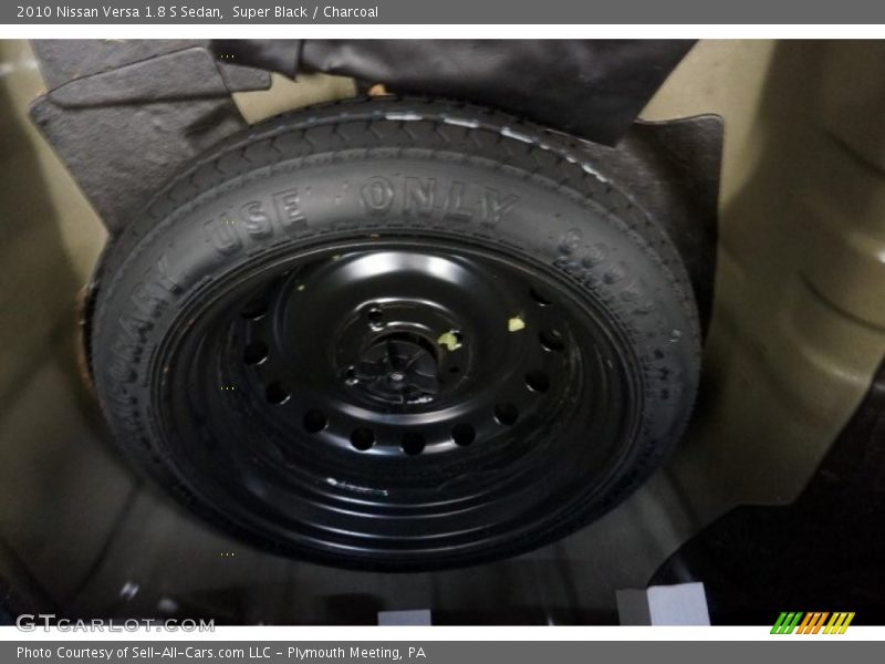 Super Black / Charcoal 2010 Nissan Versa 1.8 S Sedan