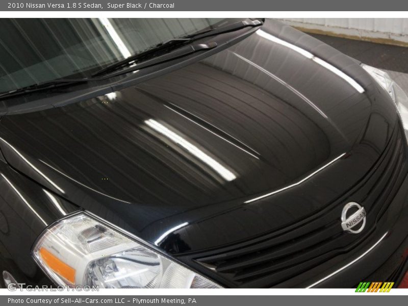 Super Black / Charcoal 2010 Nissan Versa 1.8 S Sedan